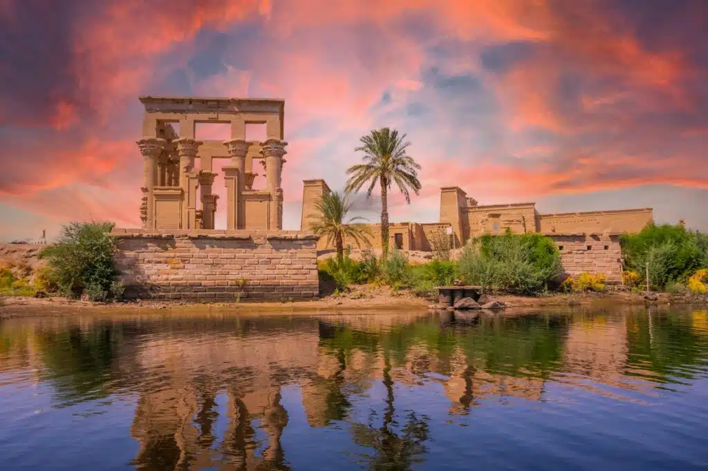 Nil-Kreuzfahrt: Sonnenaufgang am Tempel von Philae